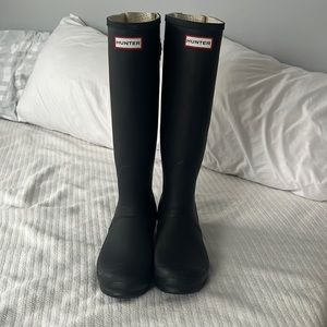 Women’s Hunter boots adjustable back size 10